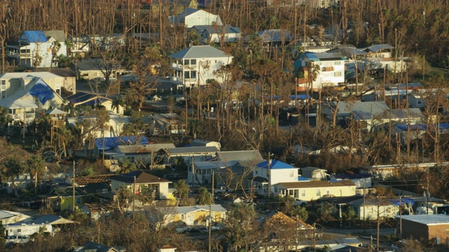 鸟瞰图飓风破坏财产屋顶佛罗里达狭长地带视频下载