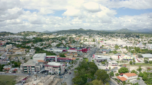 航拍多米尼加沿海城镇视频下载