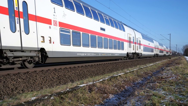 奥斯纳布吕克和汉诺威之间的火车视频下载