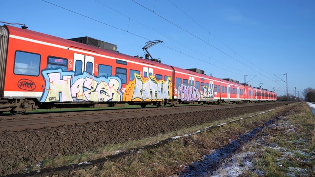 奥斯纳布吕克和汉诺威之间的火车视频下载