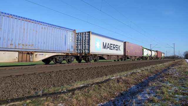 奥斯纳布吕克和汉诺威之间的货运列车视频下载