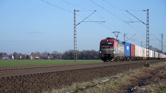 在奥斯纳布吕克和汉诺威之间的PKP货运列车视频下载