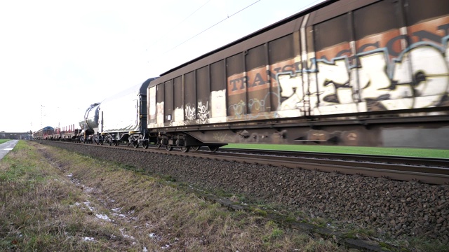奥斯纳布吕克和汉诺威之间的货运列车视频下载