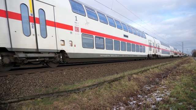 奥斯纳布吕克和汉诺威之间的双层列车视频下载