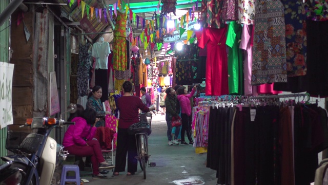 凡福丝绸村街头服装市场视频素材