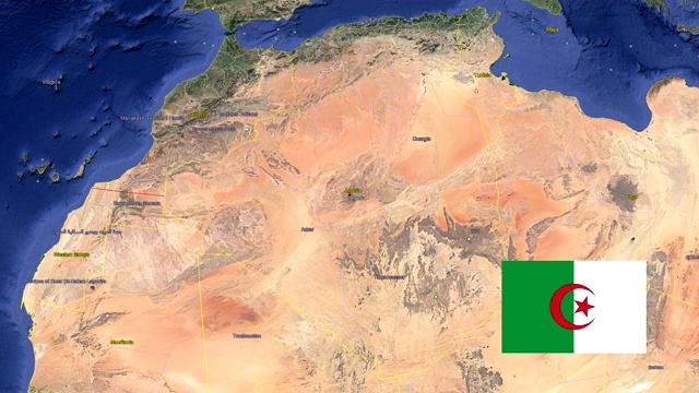 阿尔及利亚国旗。三维地球在空间-缩放在阿尔及利亚外视频素材