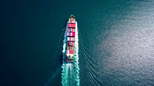 海上超大型集装箱船航拍，上下视图视频下载