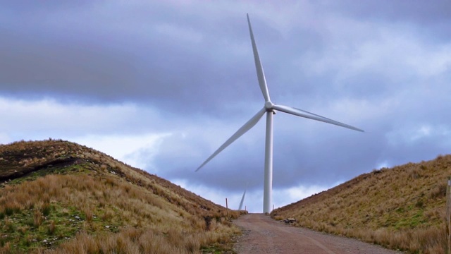 风力涡轮机可再生能源农场在苏格兰高地，莫伊视频素材