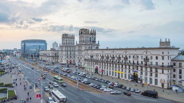 明斯克的大门，车站广场，明斯克，白俄罗斯-时间流逝视频下载