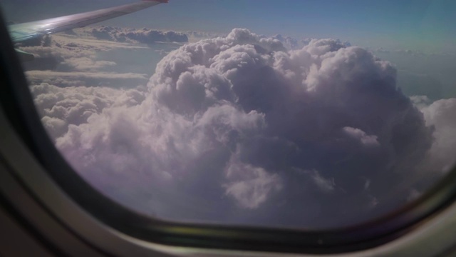 航拍:从飞机上看到的令人惊叹的云彩视频下载