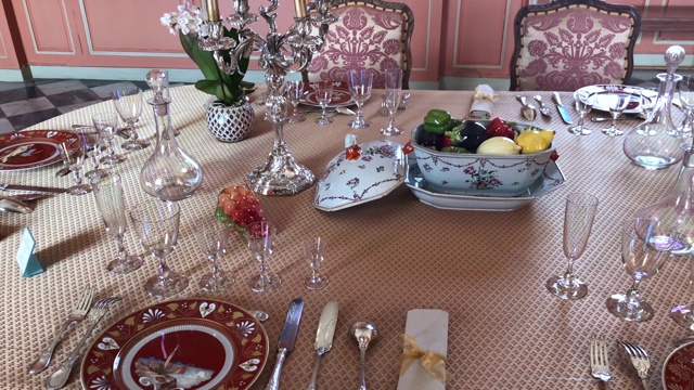 美丽的餐桌为晚餐在Chateau de Villandry法国视频素材