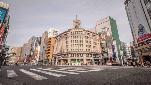 4K时间推移-行人十字路口前的旧建筑中心银座-日本东京视频素材