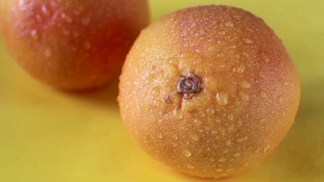 新鲜葡萄柚滴水视频素材