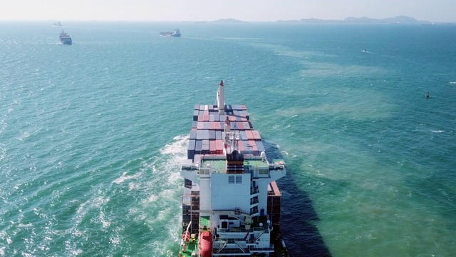 航拍远洋集装箱船视频素材