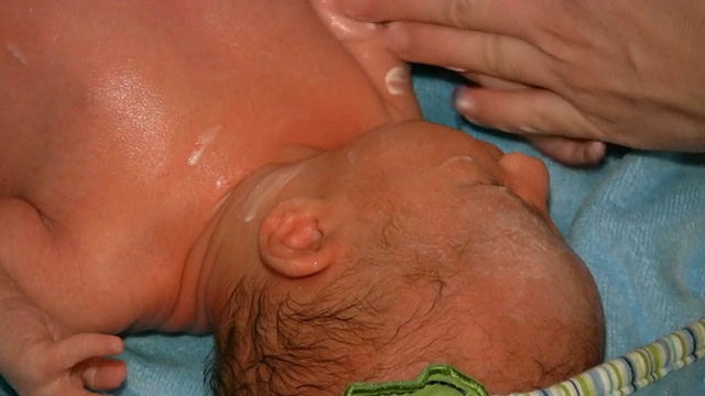 乳液在婴儿视频下载