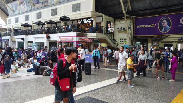 4K列车抵达泰国曼谷华兰蓬中央车站视频下载