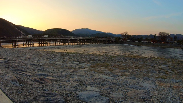 京都岚山的直津京桥景观视频下载