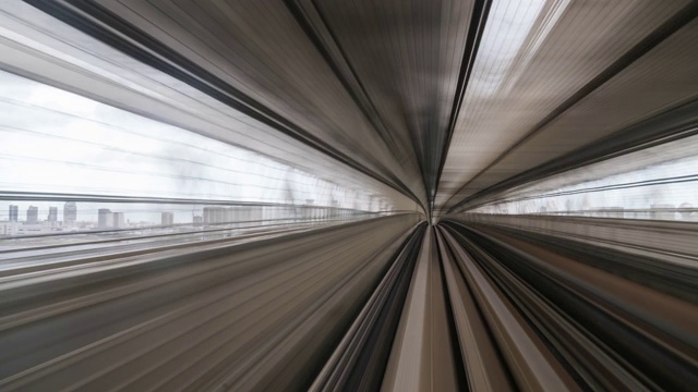 T/L WS POV快速自动运输列车通过东京最著名的城市景观和彩虹桥视频素材