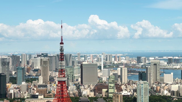 T/L WS HA ZI高架近景东京城市天际线，地标东京塔视频下载