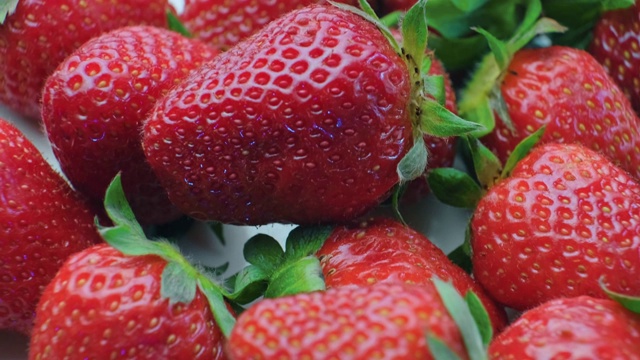 许多新鲜草莓特写视频素材