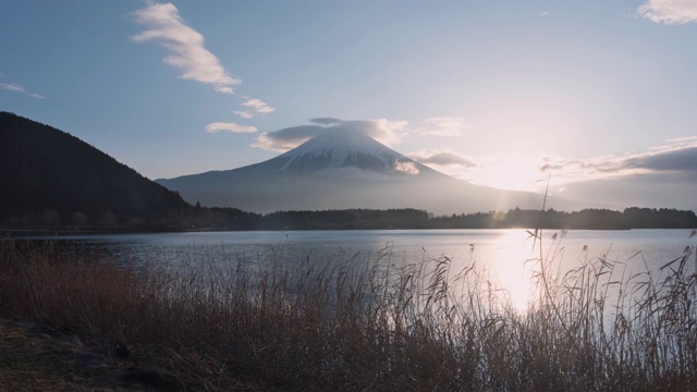 时光流逝的富士山在田uki湖视频素材