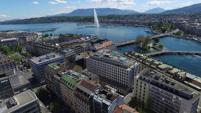 日内瓦-瑞士，一个阳光明媚的夏日午后，从左岸，俯瞰“科纳温”区。以地标式喷泉为特色，是城市的象征。空中无人机视频视频下载