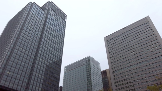 平移跟踪镜头。东京城市景观办公室背景视频素材