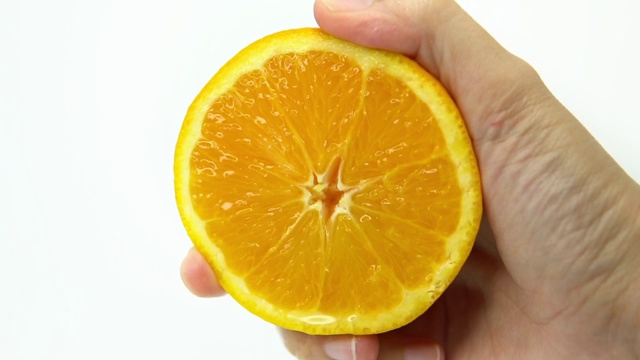 白色背景上的鲜橙。视频素材