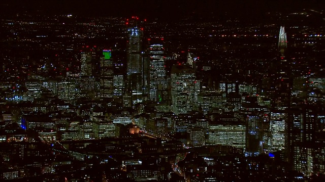 夜晚的伦敦摩天大楼视频素材