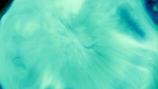 混合液体。蓝色和绿色充满活力视频素材