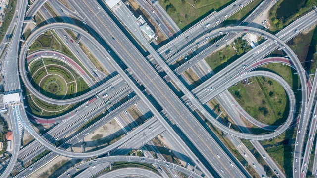 高速公路路口的直接上方视图视频素材