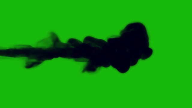 墨水以慢动作喷在绿色屏幕上。黑色飞溅于水中。烟雾背景上的色度键。漆黑的背景视频素材