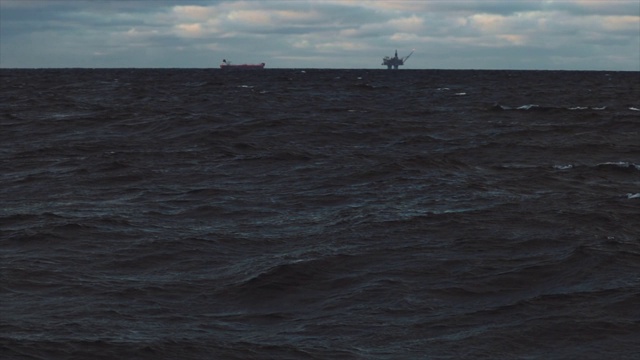 北海的海上钻井平台视频下载