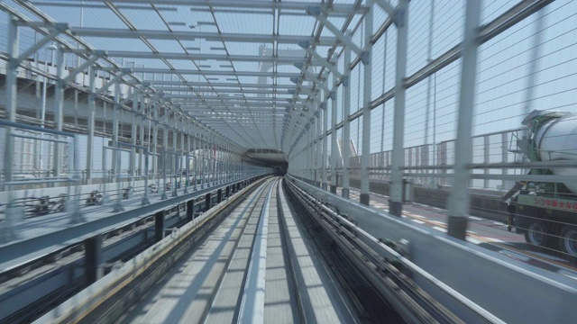 火车在隧道中行驶，日本东京视频素材