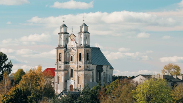白俄罗斯维捷布斯克地区杰尔马诺维奇。在阳光下主显容的教会视频素材