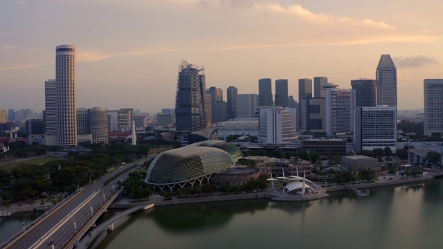新加坡市中心的海湾地区。散步的剧院。视频素材