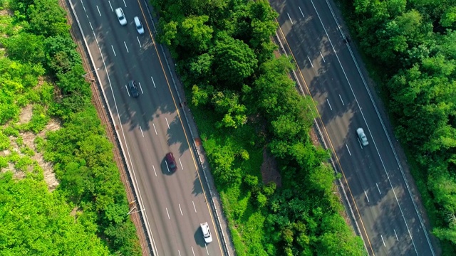 从空中俯瞰新泽西州特拉华水口附近的哥伦布高速公路。视频下载
