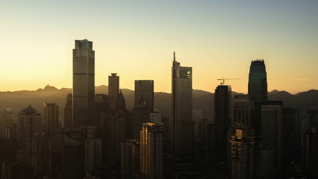 T/L MS HA Elevated近距离观察日出城市高层/重庆，中国视频下载
