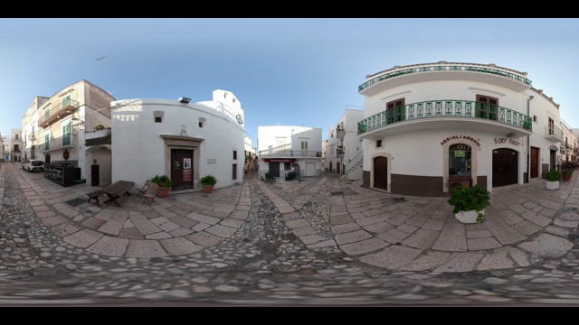 360 VR / Peschici老城广场视频素材