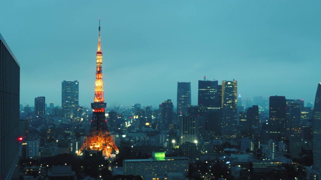 东京塔鸟瞰图和东京天际线城市景观，日本视频素材