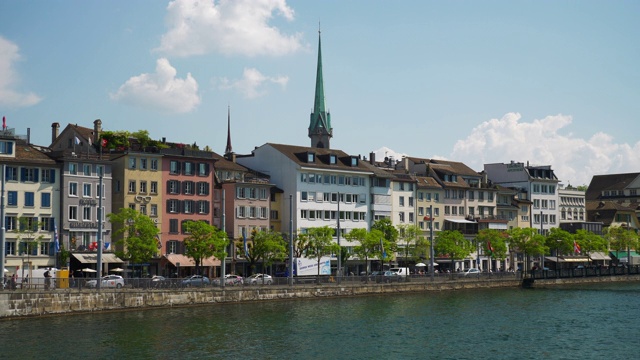 白天苏黎世市著名的河滨交通湾慢镜头全景4k瑞士视频下载