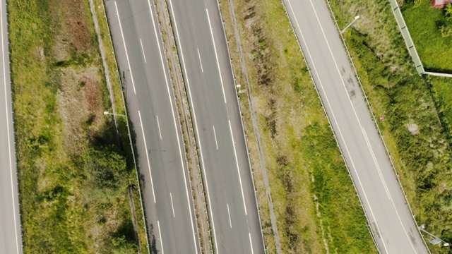 绿色乡村和高速公路的航拍视频素材