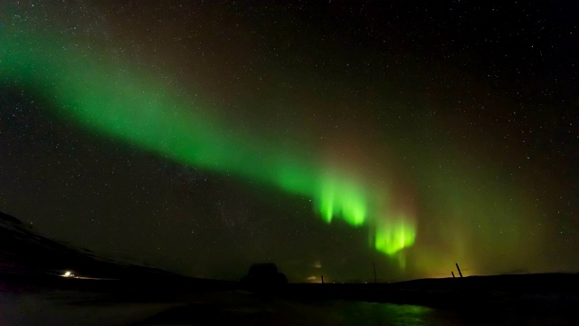 北极光跳舞。冰岛北极光的时间流逝。视频素材