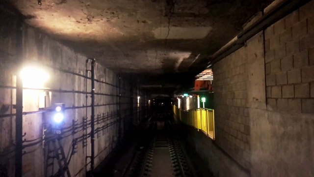 地铁在隧道中运行的时间间隔视频下载