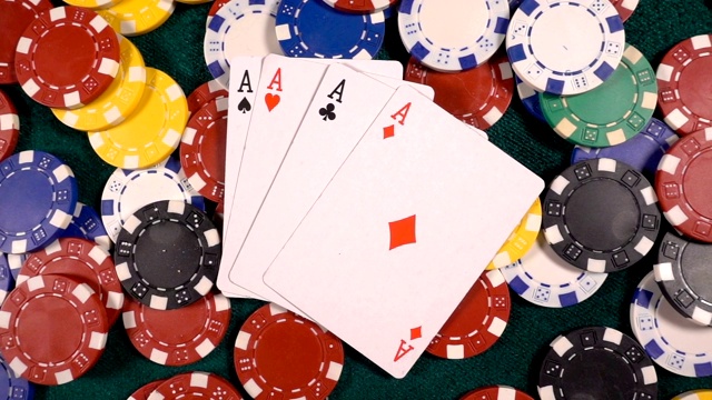 赌博钱、筹码、扑克牌视频素材