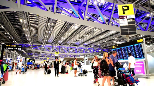 曼谷素万那普机场的乘客视频素材