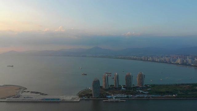 日落三亚市著名酒店度假岛湾航拍4k海南中国视频素材