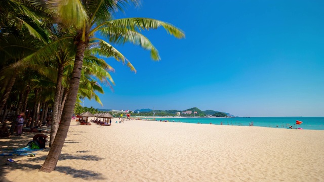 阳光明媚的一天三亚著名的大东海海滩全景4k时间推移海南岛中国视频素材