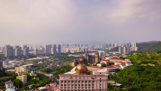 日落三亚城市景观大东海镇屋顶全景4k时间推移海南岛中国视频素材