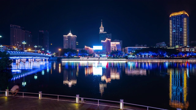 夜景时间照明三亚城市交通滨江大桥全景4k海南岛中国视频素材